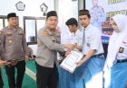 Kapolres Jombang Serahkan Beasiswa kepada Putra-Putri Pegawai Negeri Pada Polri Berprestasi